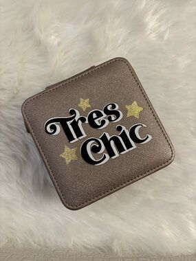Tres Chic Jewelry Travel Case – Taupe